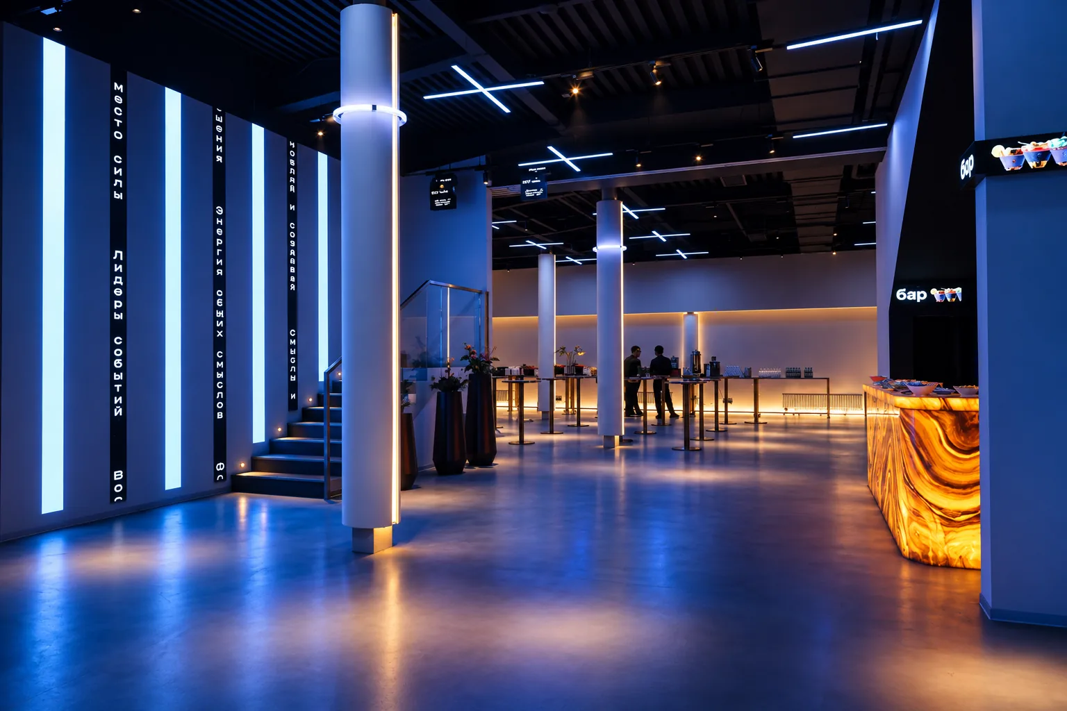 Фойе Connect 800 м²: LED-колонны, лестница и гардероб для 1 000 гостей